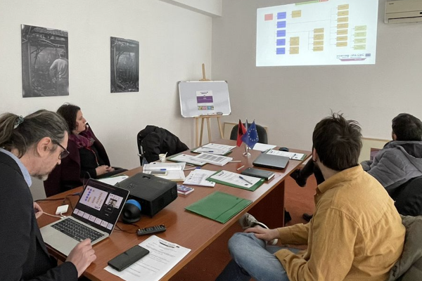 Standardization of Cataloging through Controlled Multilingual Vocabulary in General Well-Known